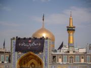 Mashhad: El santuario del Imam Rida (AS) cubierto de negro para conmemorar los últimos días del Mes de Safar