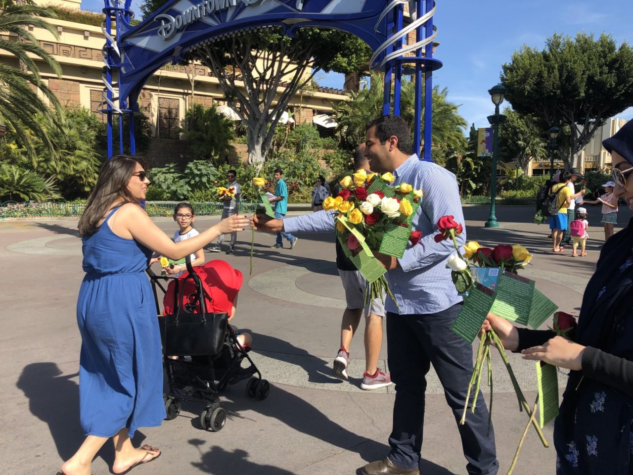 American citizens receive 2000 roses on the occasion of Imam Mahdis AS birthday3