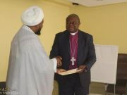 دیدار روحانی مشهور شیعه تانزانیا با اسقف مسیحی در آستانه کریسمس 