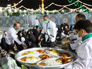 Astan Quds Razavi gives charity food to mark Imam Reza’s birth anniversary celebrations
