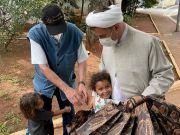 رجل دين شيعي يقدم مساعدات انسانية لمحتاجين في "ساوباولو" البرازيلية
