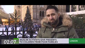 Video / Muslim activists give presents to children from poor families in London